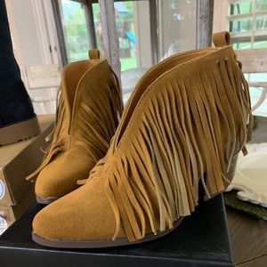 Brand new fridge suede booties